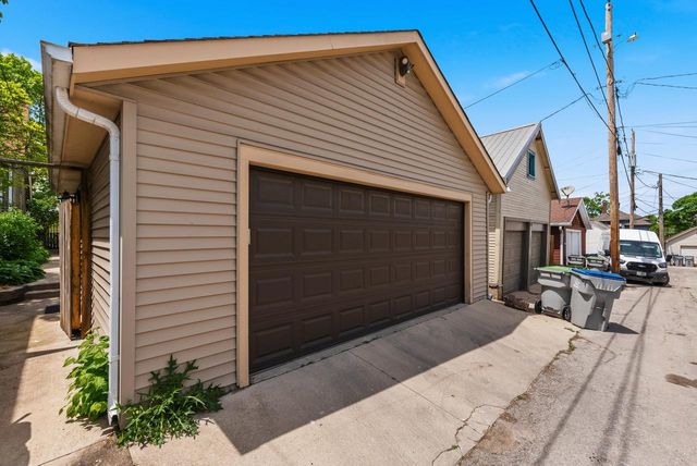 2726 N Bartlett AVENUE, Milwaukee, WI 53211