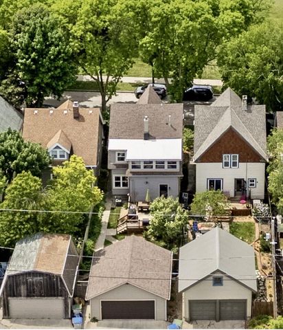 2726 N Bartlett AVENUE, Milwaukee, WI 53211