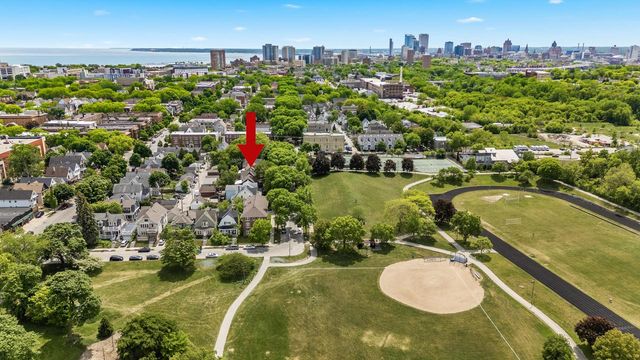 2726 N Bartlett AVENUE, Milwaukee, WI 53211