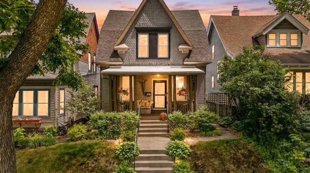 2726 N Bartlett AVENUE, Milwaukee, WI 53211