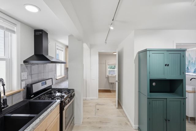 900 Geranium Avenue E, Saint Paul, MN 55106