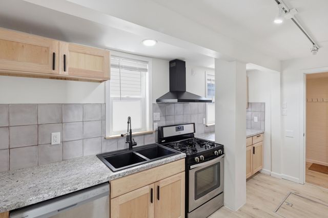 900 Geranium Avenue E, Saint Paul, MN 55106
