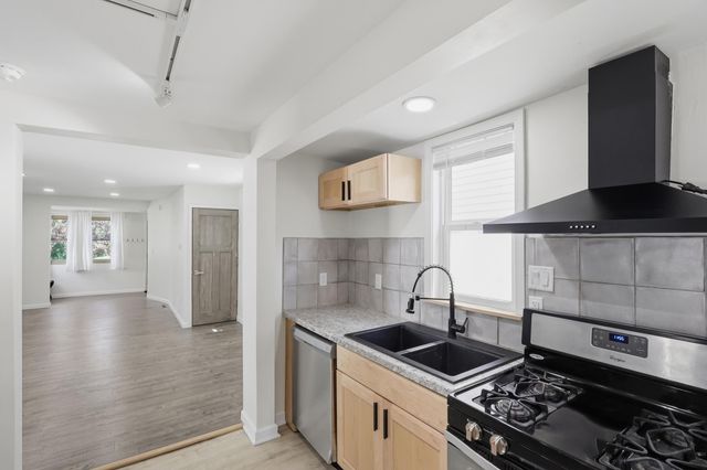 900 Geranium Avenue E, Saint Paul, MN 55106