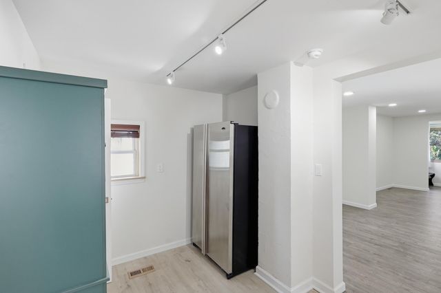 900 Geranium Avenue E, Saint Paul, MN 55106