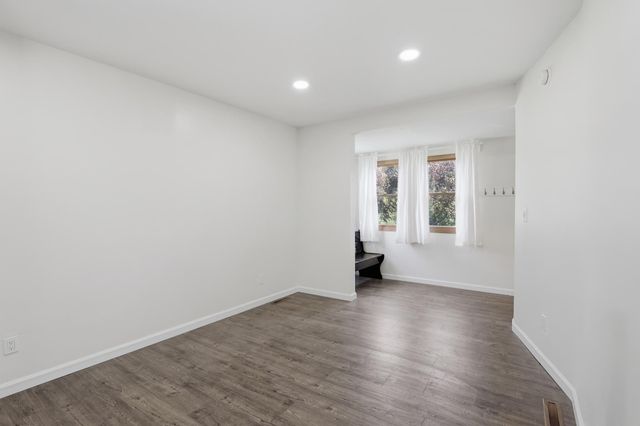 900 Geranium Avenue E, Saint Paul, MN 55106