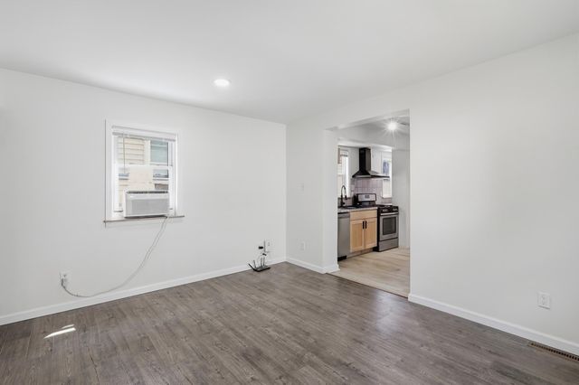 900 Geranium Avenue E, Saint Paul, MN 55106