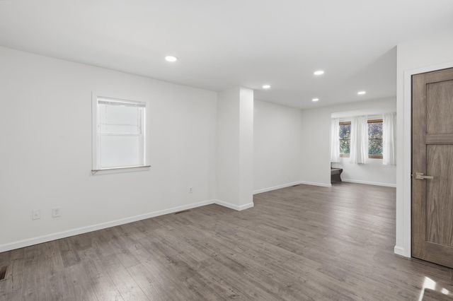 900 Geranium Avenue E, Saint Paul, MN 55106