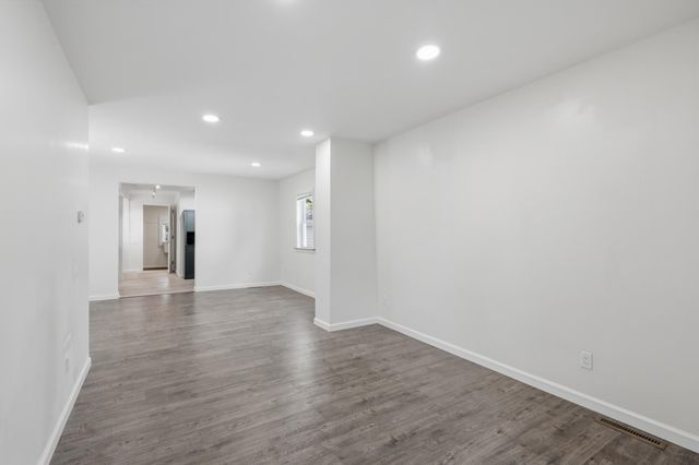 900 Geranium Avenue E, Saint Paul, MN 55106
