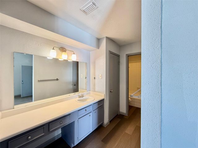 10721 Sandpiper Drive 162, Houston, TX 77096