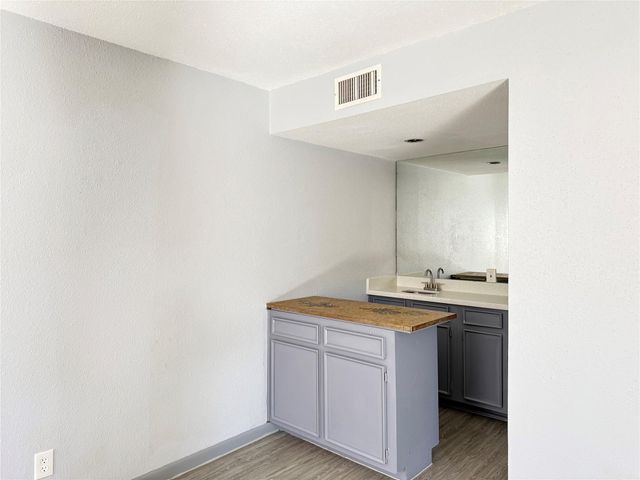 10721 Sandpiper Drive 162, Houston, TX 77096