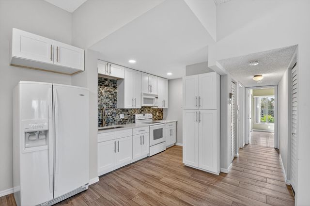 812 Sky Pine Way D3, Greenacres, FL 33415