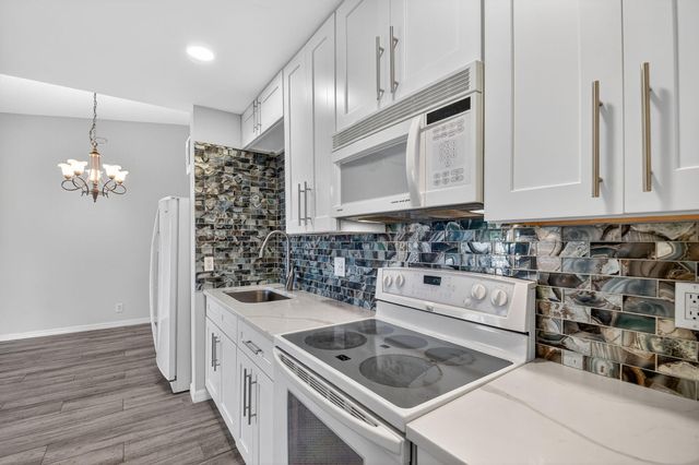 812 Sky Pine Way D3, Greenacres, FL 33415