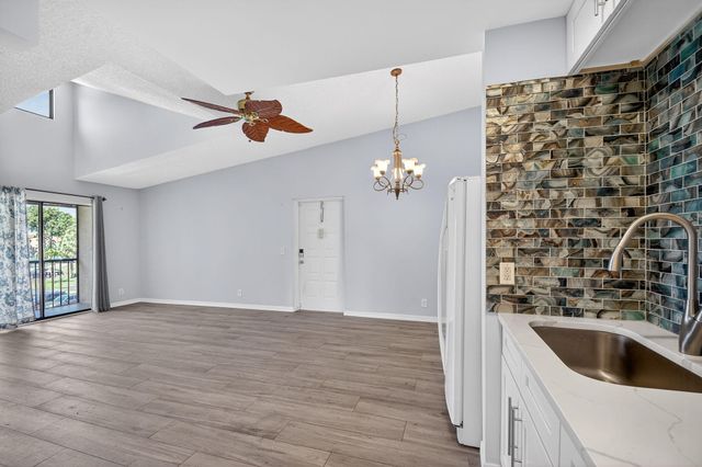 812 Sky Pine Way D3, Greenacres, FL 33415