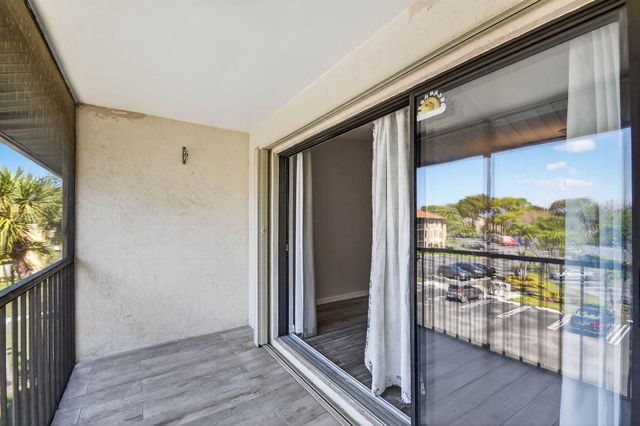 812 Sky Pine Way D3, Greenacres, FL 33415