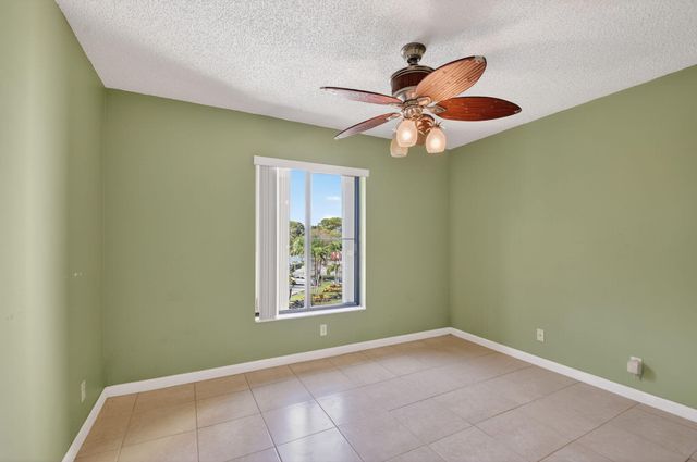 812 Sky Pine Way D3, Greenacres, FL 33415