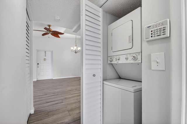 812 Sky Pine Way D3, Greenacres, FL 33415