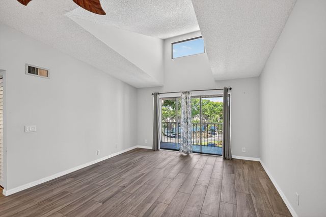 812 Sky Pine Way D3, Greenacres, FL 33415