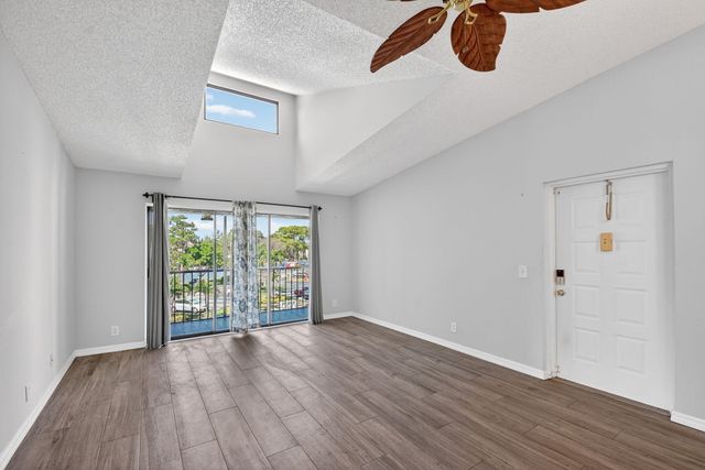 812 Sky Pine Way D3, Greenacres, FL 33415