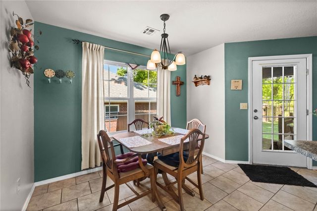 903 Willow Court, Siloam Springs, AR 72761