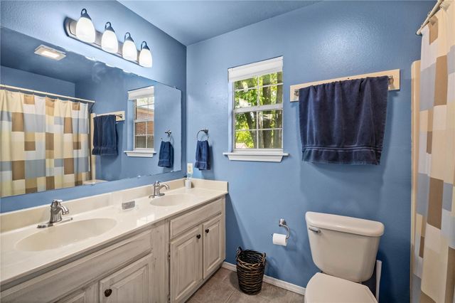 903 Willow Court, Siloam Springs, AR 72761
