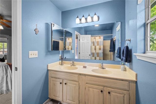 903 Willow Court, Siloam Springs, AR 72761
