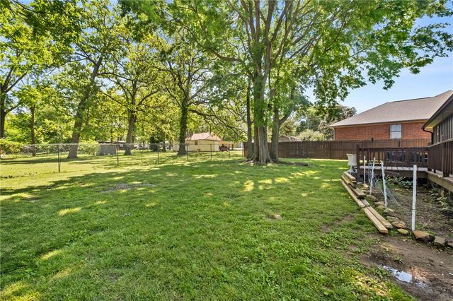 903 Willow Court, Siloam Springs, AR 72761
