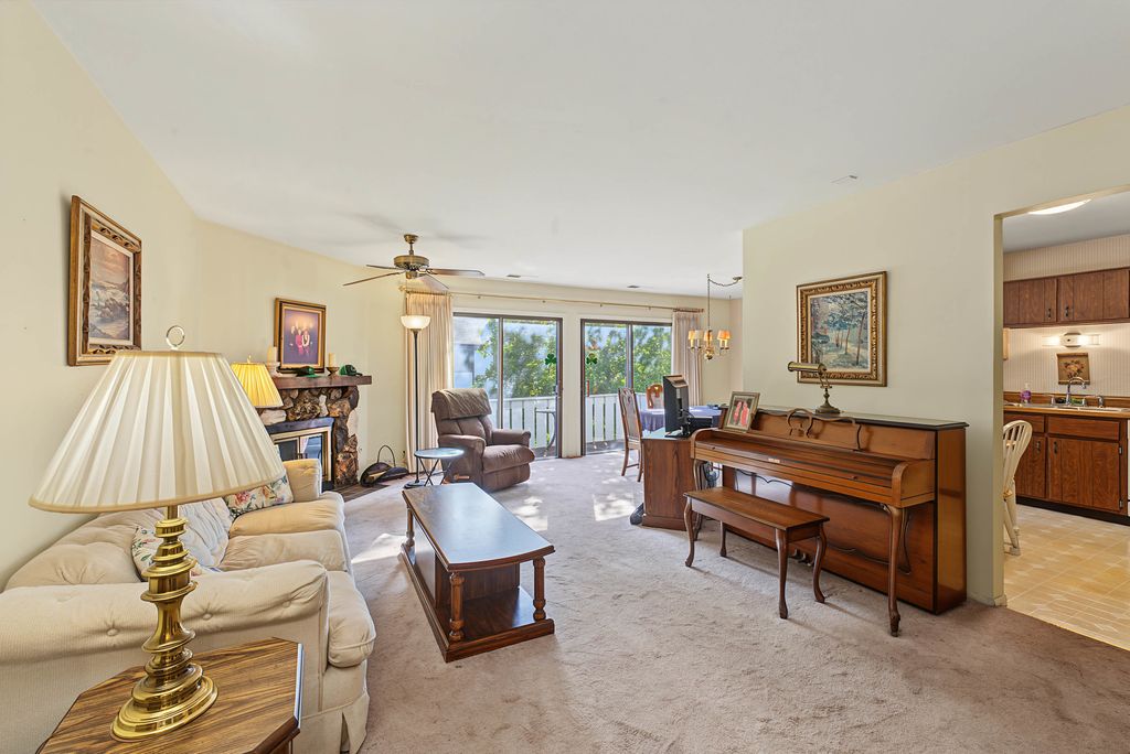 215 Brookston Drive B2, Schaumburg, IL 60193 — photo 2