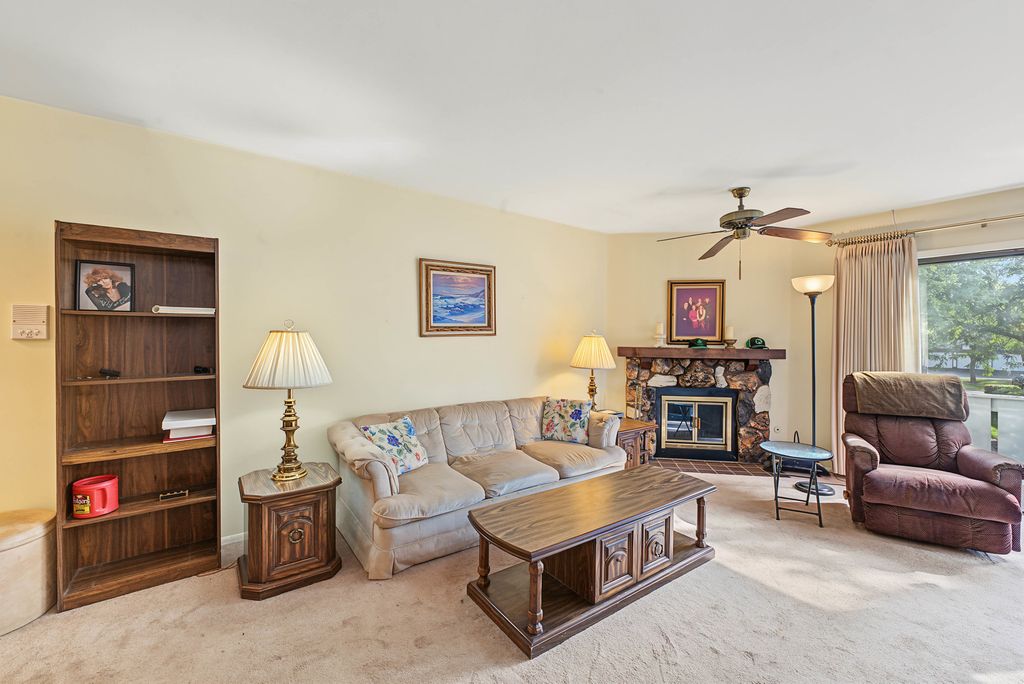 215 Brookston Drive B2, Schaumburg, IL 60193 — photo 3