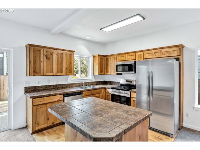 17934 Sw NIKS Dr, Beaverton, OR 97003