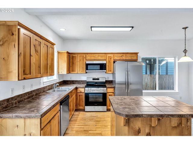 17934 Sw NIKS Dr, Beaverton, OR 97003