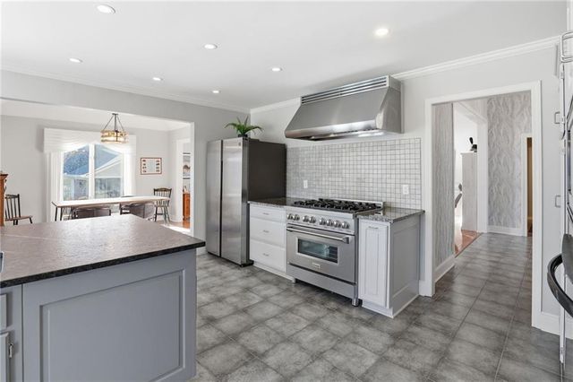 12313 Pembroke Lane, Leawood, KS 66209