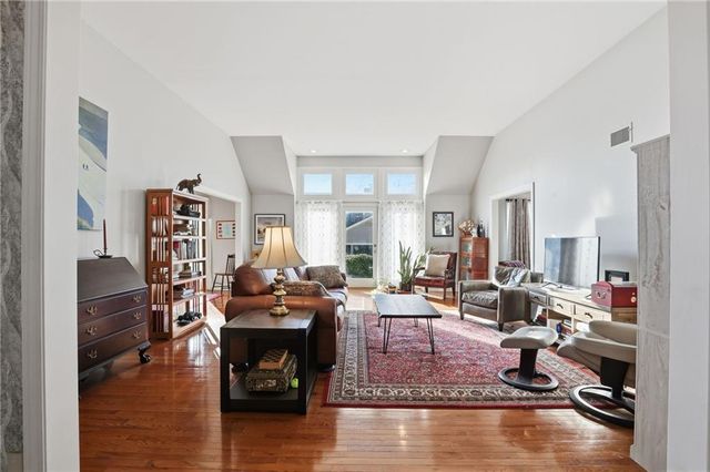 12313 Pembroke Lane, Leawood, KS 66209