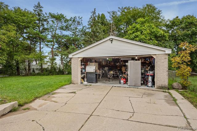 39128 Ironstone Drive, Sterling Heights, MI 48310
