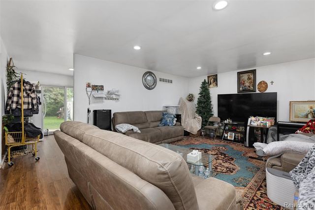 39128 Ironstone Drive, Sterling Heights, MI 48310