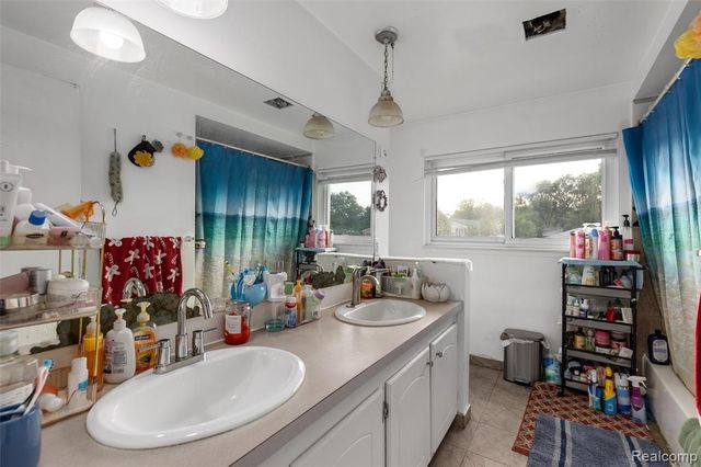 39128 Ironstone Drive, Sterling Heights, MI 48310