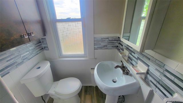 37 ROOSEVELT AVE-APT 2, Poughkeepsie, NY 12601