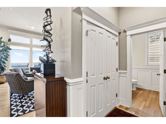 9742 Nw SKYLINE HEIGHTS Dr, Portland, OR 97229