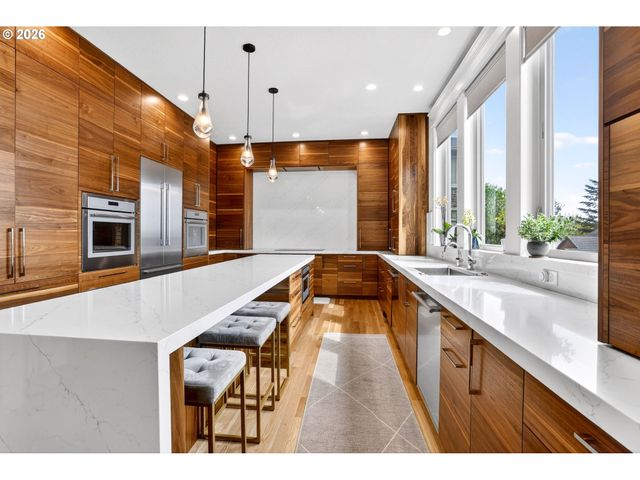 9742 Nw SKYLINE HEIGHTS Dr, Portland, OR 97229