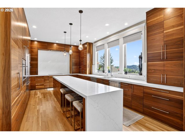 9742 Nw SKYLINE HEIGHTS Dr, Portland, OR 97229
