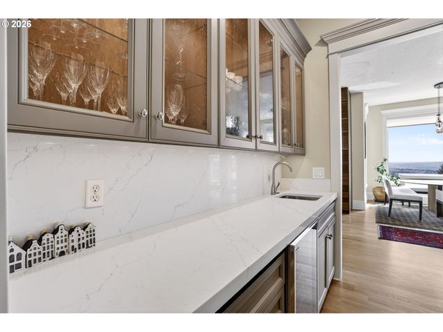 9742 Nw SKYLINE HEIGHTS Dr, Portland, OR 97229