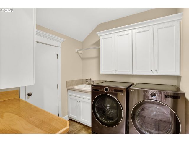 9742 Nw SKYLINE HEIGHTS Dr, Portland, OR 97229