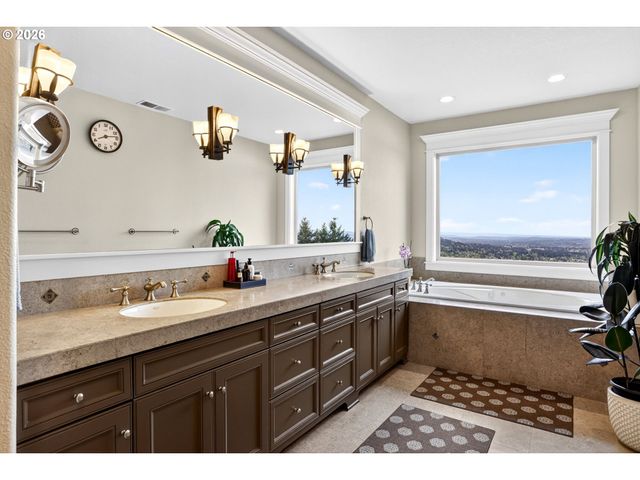 9742 Nw SKYLINE HEIGHTS Dr, Portland, OR 97229