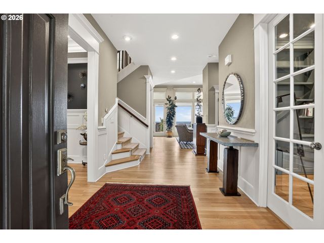 9742 Nw SKYLINE HEIGHTS Dr, Portland, OR 97229