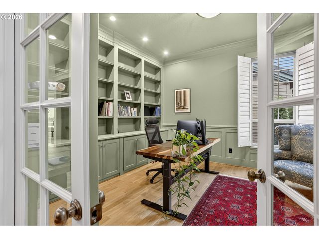 9742 Nw SKYLINE HEIGHTS Dr, Portland, OR 97229