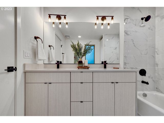 7558 N BERKELEY Ave, Portland, OR 97203