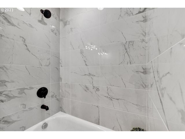 7558 N BERKELEY Ave, Portland, OR 97203