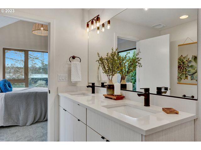 7558 N BERKELEY Ave, Portland, OR 97203