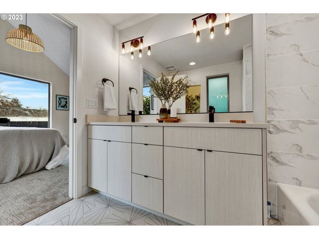 7558 N BERKELEY Ave, Portland, OR 97203