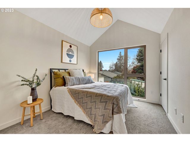 7558 N BERKELEY Ave, Portland, OR 97203