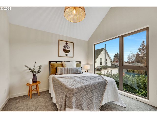 7558 N BERKELEY Ave, Portland, OR 97203